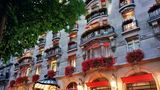<b>Hotel Plaza Athenee Paris Exterior</b>