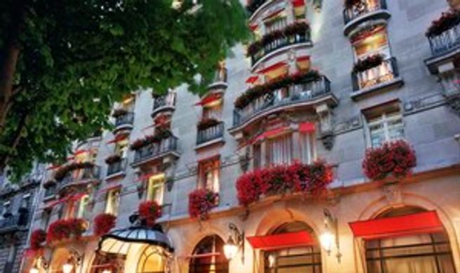 Hotel Plaza Athenee Paris Exterior