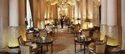 Hotel Plaza Athenee Paris Lobby