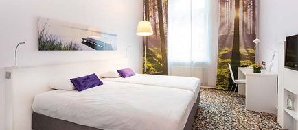 Hotel Ambassador Room