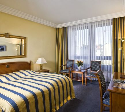 Hotel Mondial Room