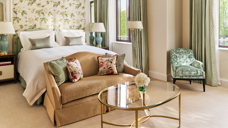 <b>The Dorchester Room</b> <b>The Dorchester Room</b>