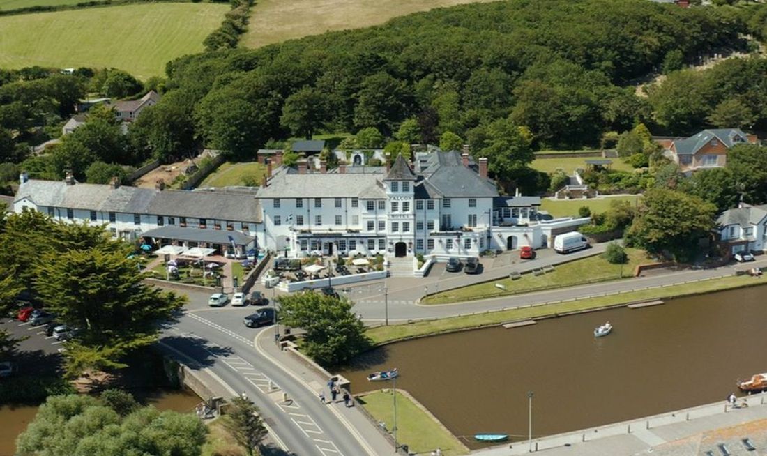Falcon Hotel Exterior