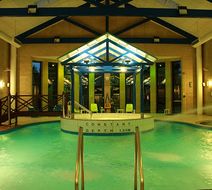 Gloucester Robinswood Hotel By Sunday Pool
