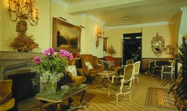 Hotel Revere Lobby