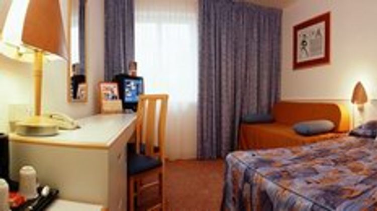 Plymouth International Hotel Room