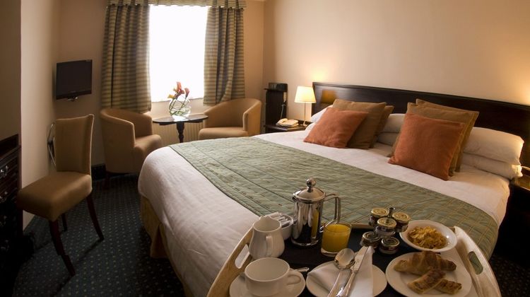 The Strathdon Hotel Room