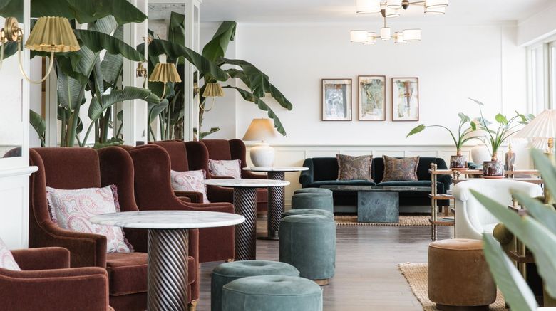 <b>The Dart Marina Bar/Lounge</b>