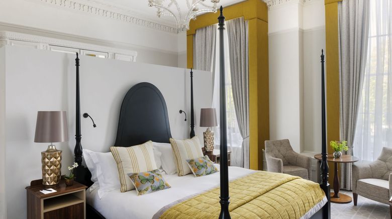 <b>Queen's Hotel Cheltenham Suite</b>