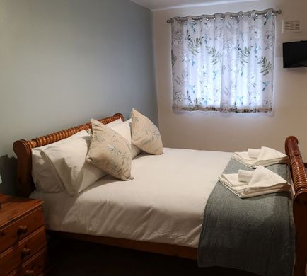 George & Abbotsford Hotel Room