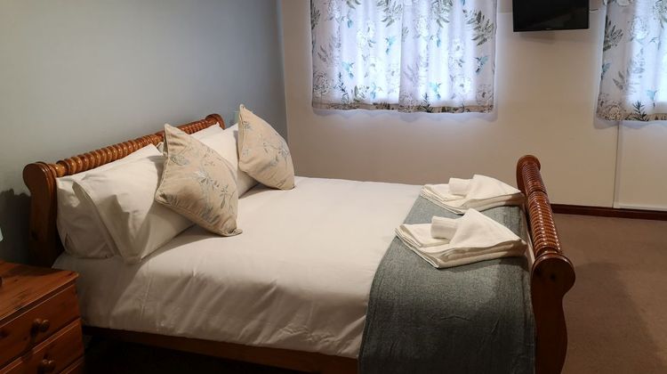 George & Abbotsford Hotel Room
