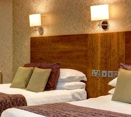 Golden Lion Hotel Room