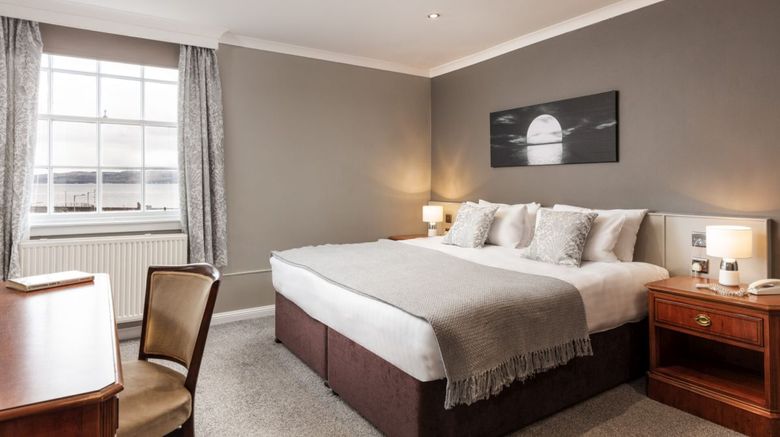 <b>North West Castle Hotel Room</b>