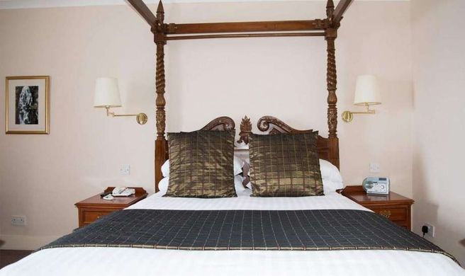 Rosedale Hotel Room