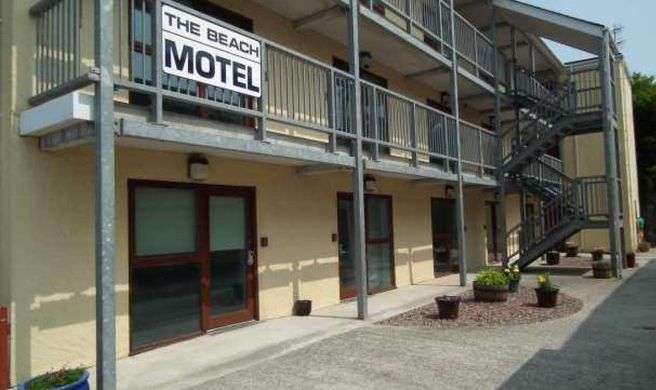 Beach Motel Exterior