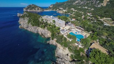 Akrotiri Beach Hotel