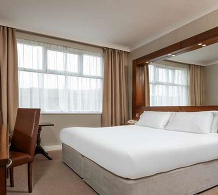 Flannery's Hotel Room