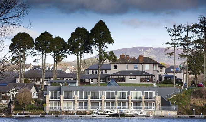 Lakeside Hotel Exterior