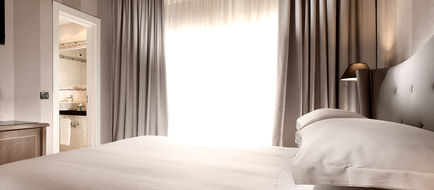 Hotel Diplomat Room