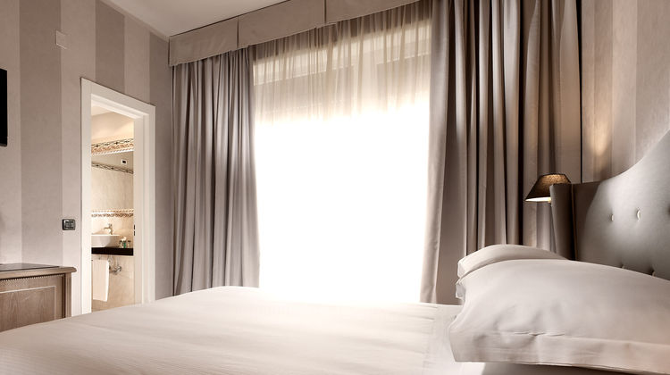 Hotel Diplomat Room