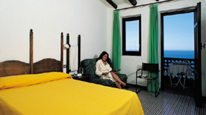 <b>Aloha Hotel Room</b>