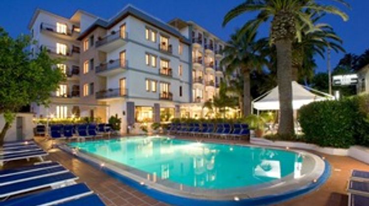Caravel Hotel Pool