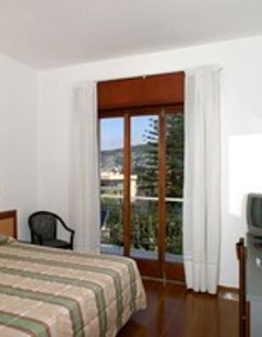 Caravel Hotel