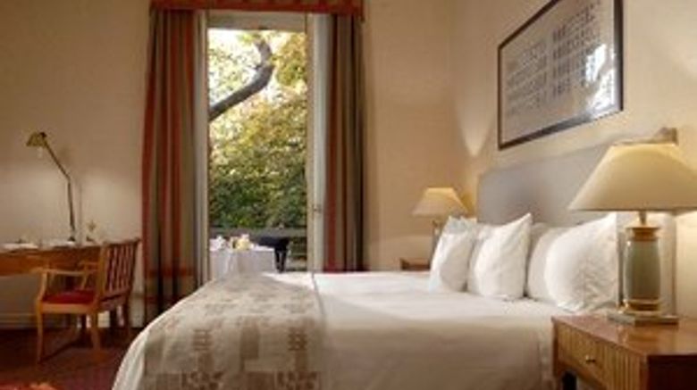 <b>Sheraton Diana Majestic, Milan Room</b> <b>Sheraton Diana Majestic, Milan Room</b>