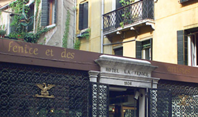La Fenice et des Artistes Hotel Exterior