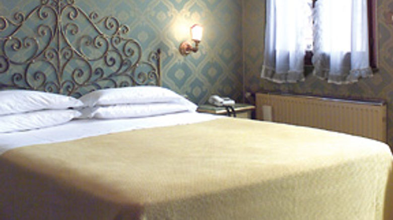 <b>La Fenice et des Artistes Hotel Room</b>