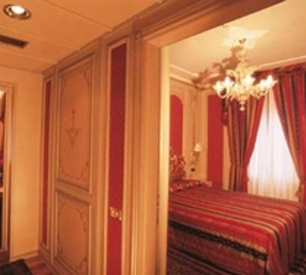 Regina Palace Hotel Room