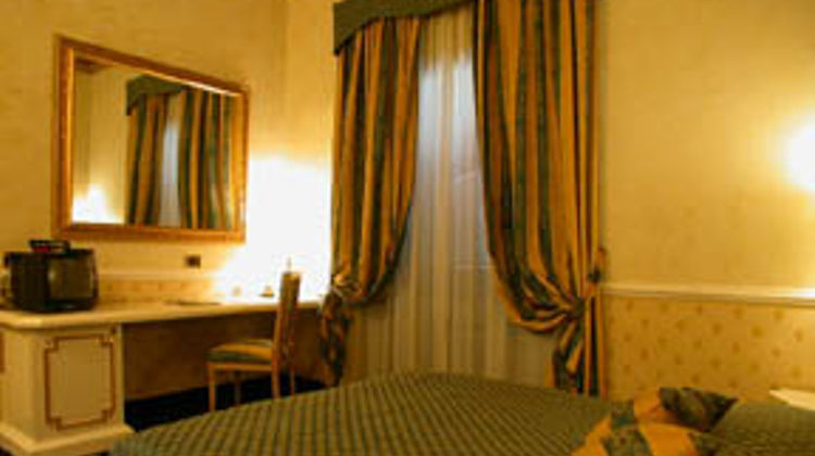 Traiano Hotel Room