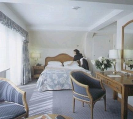 The Alfred Hotel Room