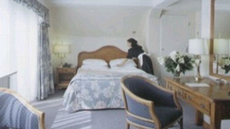<b>The Alfred Hotel Room</b>