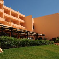 Dom Pedro Meia Praia Apartamentos