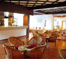 Dom Pedro Meia Praia Apartamentos Restaurant