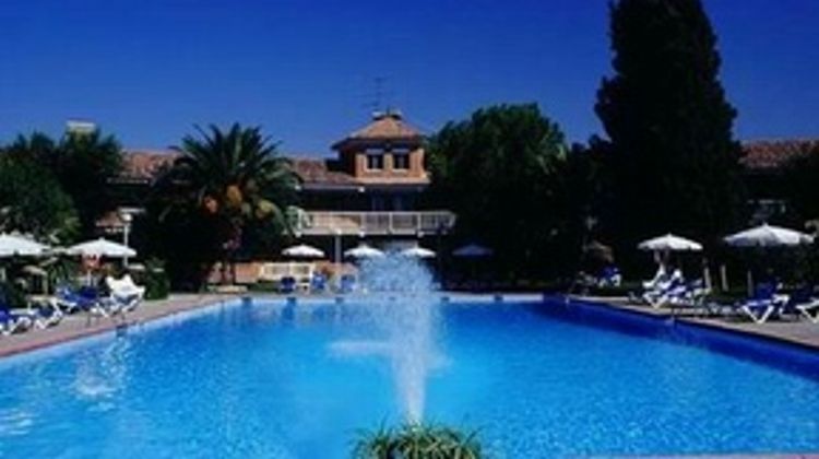 Tryp Alcano Pool