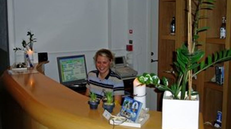 <b>Port Hotel Lobby</b>