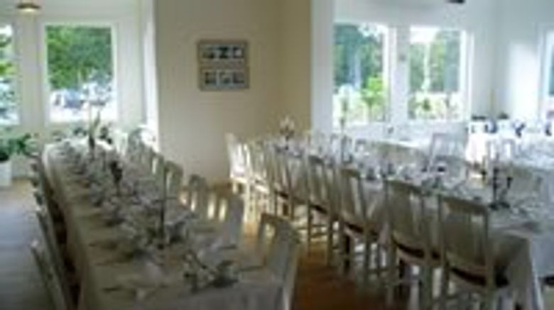 <b>Port Hotel Restaurant</b>