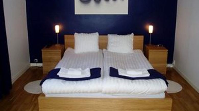 <b>Port Hotel Room</b>