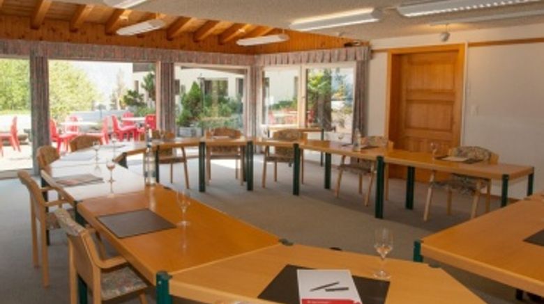 <b>Aux Mille Etoiles Hotel Meeting</b>