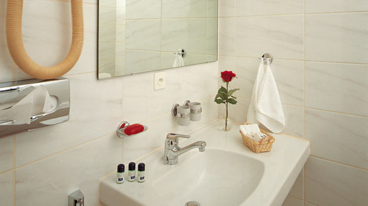 Hotel Crystal Room