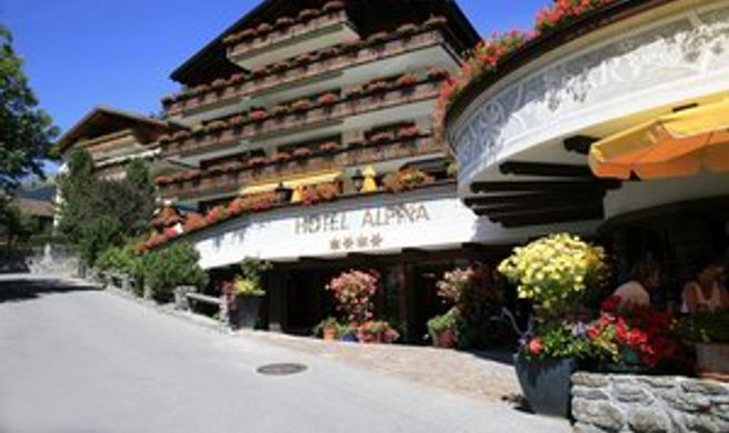 Alpina Hotel Exterior
