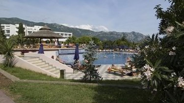 Iberostar Waves Bellevue Pool