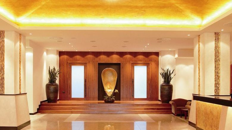 <b>Riviera Hotel Lobby</b>