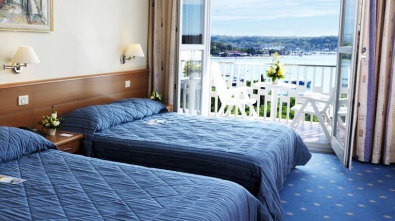 <b>Riviera Hotel Room</b>