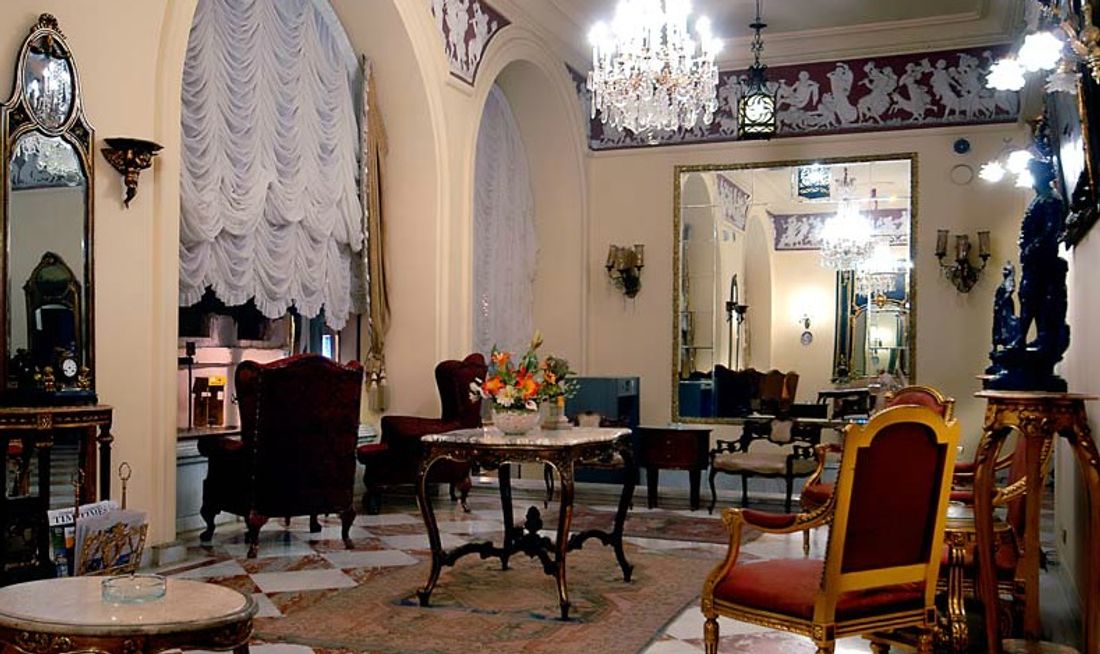 Le Metropole Hotel Lobby