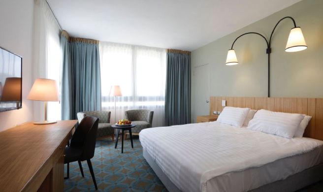 Seven Arches Hotel Room