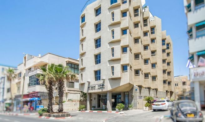 Maxim Hotel Exterior