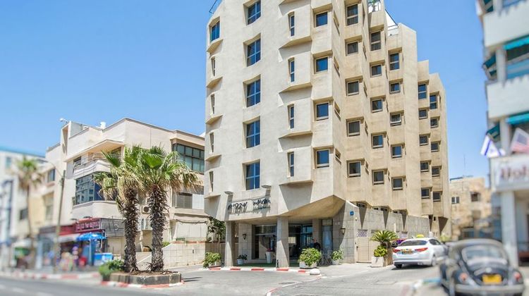 Maxim Hotel Exterior